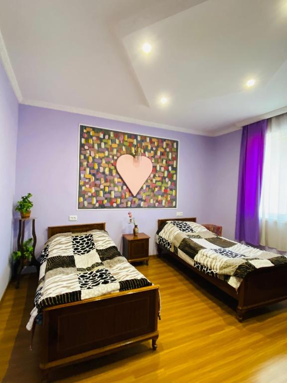 Mamuka's Guesthouse room 1